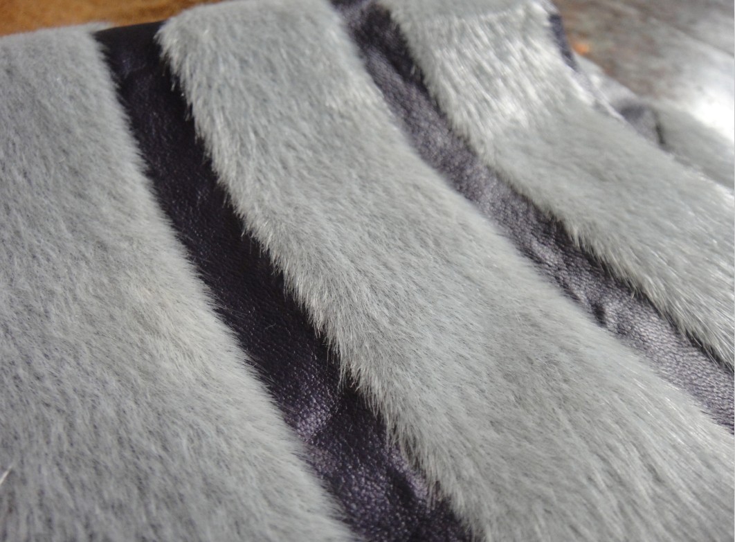 【皮上植絨加工 PU長毛加工 PU植絨 PU長短毛加工 半PU植絨加工】價(jià)格,廠家,圖片,針織面料,嘉善博華絨業(yè)-